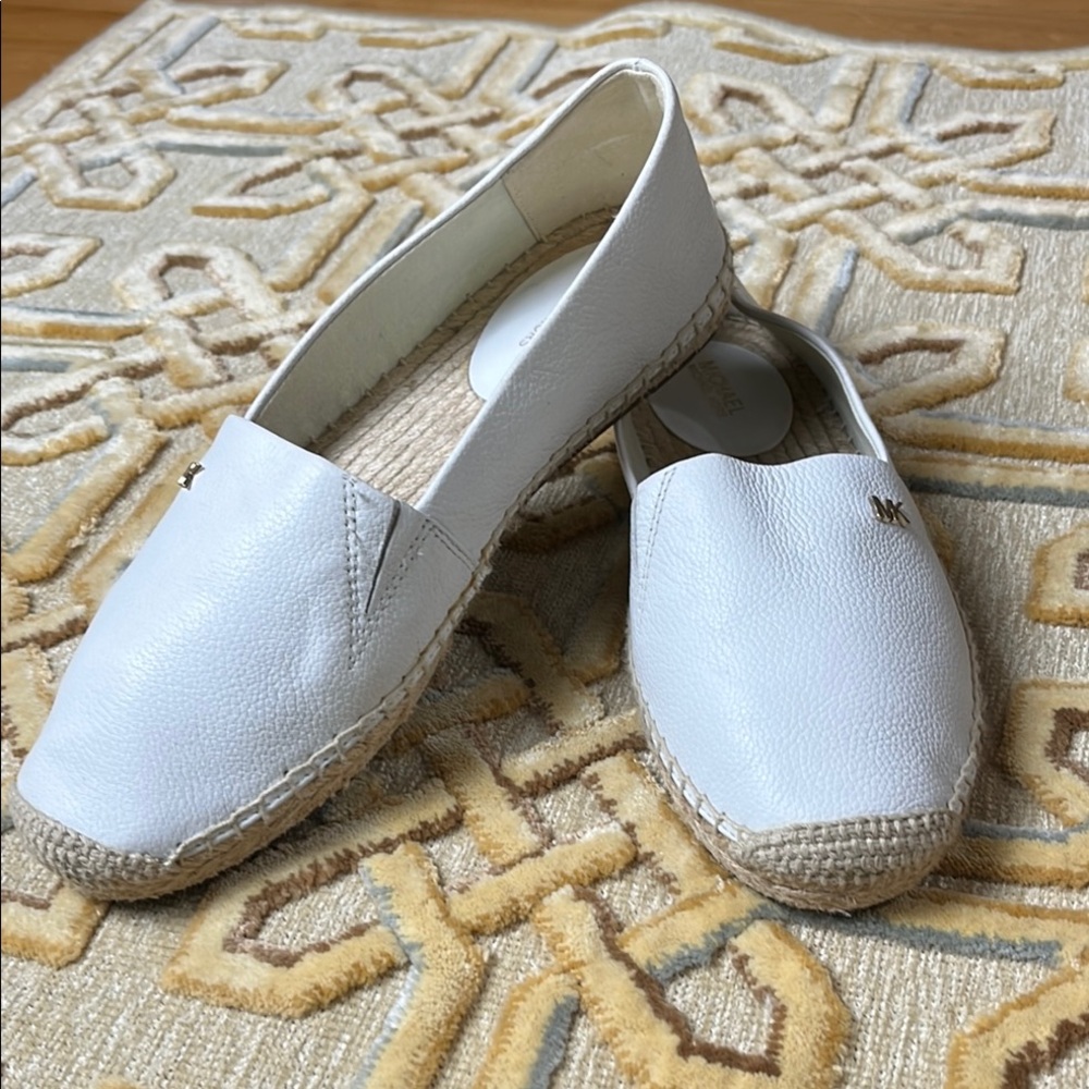 Michael Kors White Kendrick Espadrille Flats NWOT - Picture 2 of 13